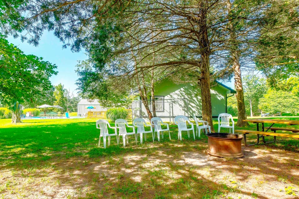 Pool, Large Porch! Country Home Near Roaring River House in Missouri