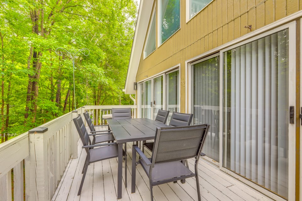 Private Deck + Yard: Spacious Fayetteville Home! House in Georgia