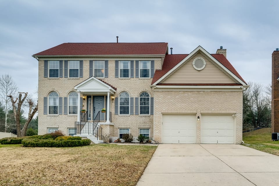 'The Mirror' - Elegant & Dog-Friendly DMV Home House in Prince Georges County