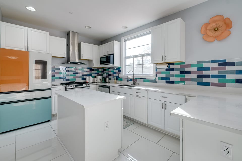 'The Mirror' - Elegant & Dog-Friendly DMV Home House in Prince Georges County