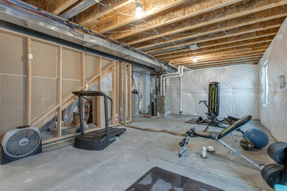 Home Gym & Fenced Backyard: Aurora Family Home! House in Aurora