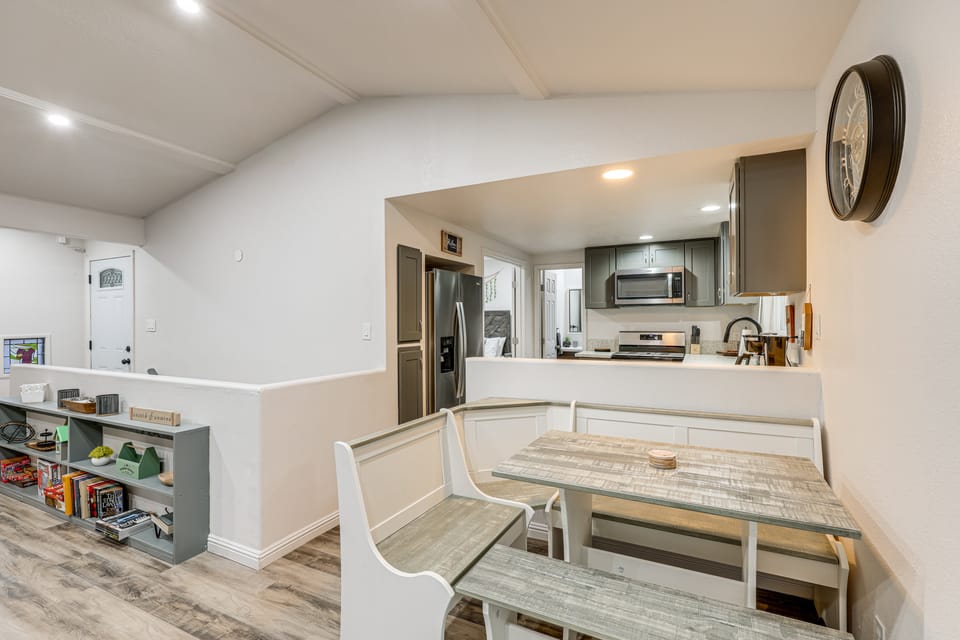 1 Mi to Lake Gregory! Updated Family Home w/ Deck House in Crestline