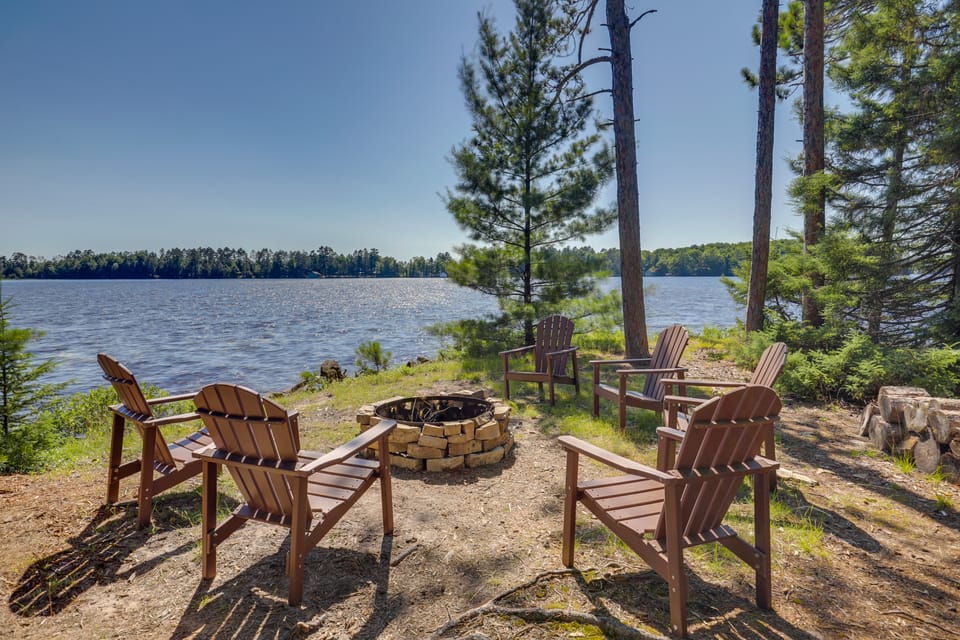 Private Peninsula! Laurel Lake Retreat w/ 3 Piers House in Wisconsin