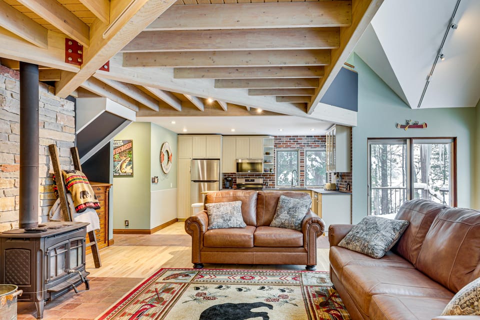 Private Peninsula! Laurel Lake Retreat w/ 3 Piers House in Wisconsin