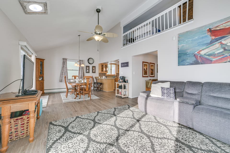 Porch + Views: Waterfront Home on Houghton Lake! House in Michigan