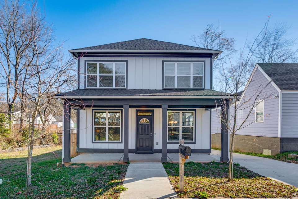 1 Mi to Mercedes-Benz Stadium: Modern ATL Gem! House in Atlanta