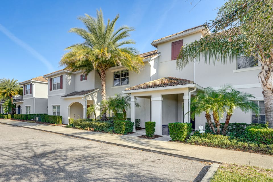 Lanai & Private Pool, 8 Mi to WDW: Family Getaway! Apartment in Kissimmee