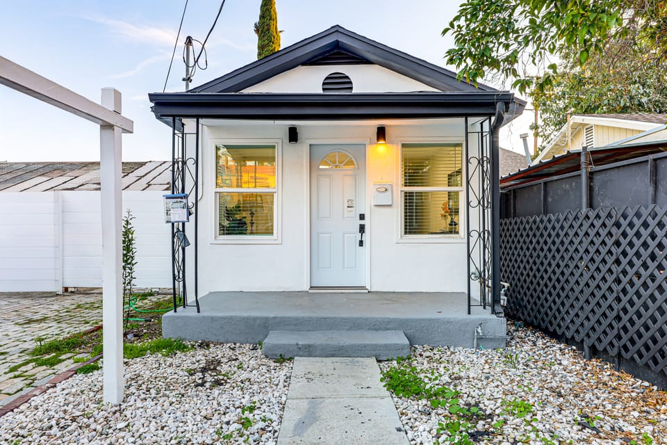 Extended Stay in LA! Cozy Home 3 Mi to Downtown House in Los Angeles