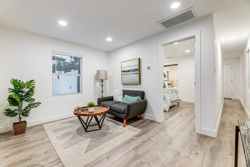 Extended Stay in LA! Cozy Home 3 Mi to Downtown House in Los Angeles