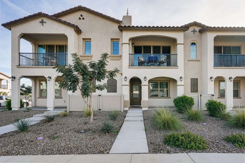 Snowbird Escape w/ Pool, 7 Mi to Dtwn Gilbert! Apartment in Gilbert
