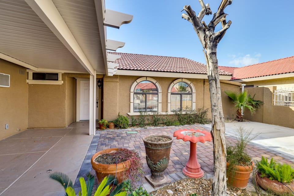 Private Pool, Patio! Modern North Las Vegas Escape House in North Las Vegas