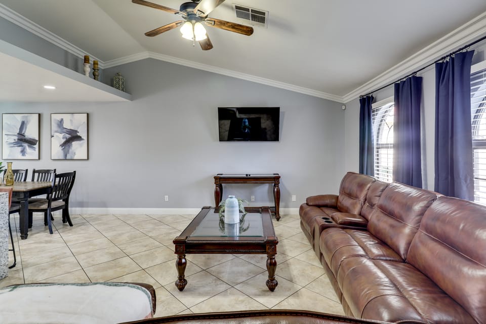 Private Pool, Patio! Modern North Las Vegas Escape House in North Las Vegas