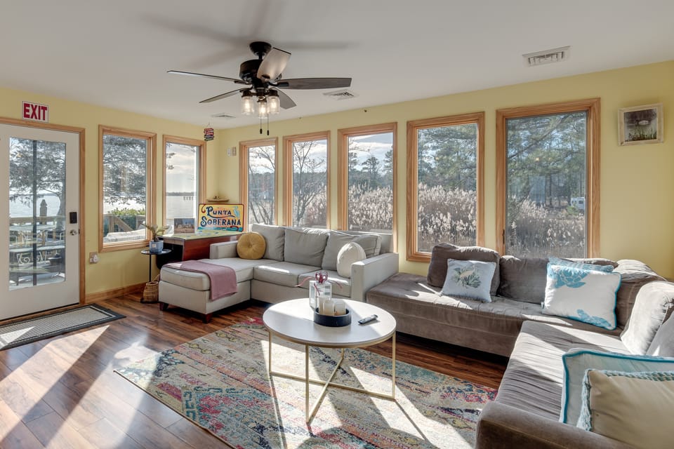 Potomac River Haven w/ Private Beach, Dogs Welcome House in Maryland