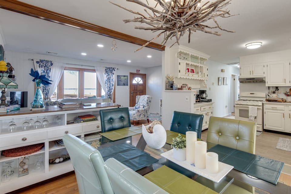 Potomac River Haven w/ Private Beach, Dogs Welcome House in Maryland