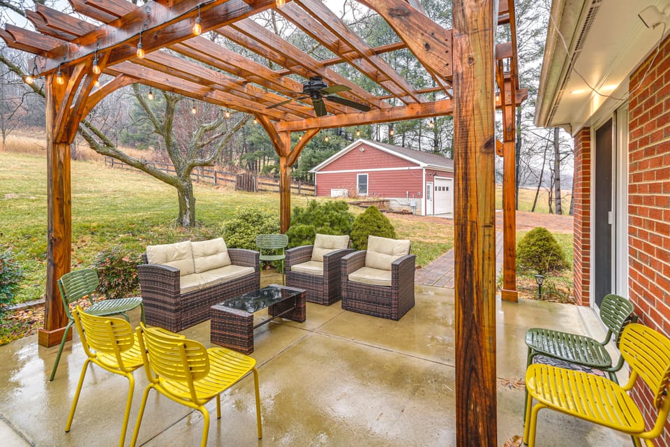 Serene 10-Acre Estate Near Loudoun County Wineries House in Shenandoah Valley