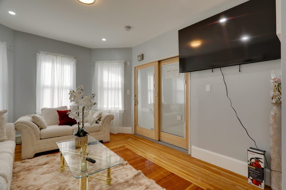 All-Season Fun! Charming Apt 3 Mi to Blue Hills Apartment in Milton