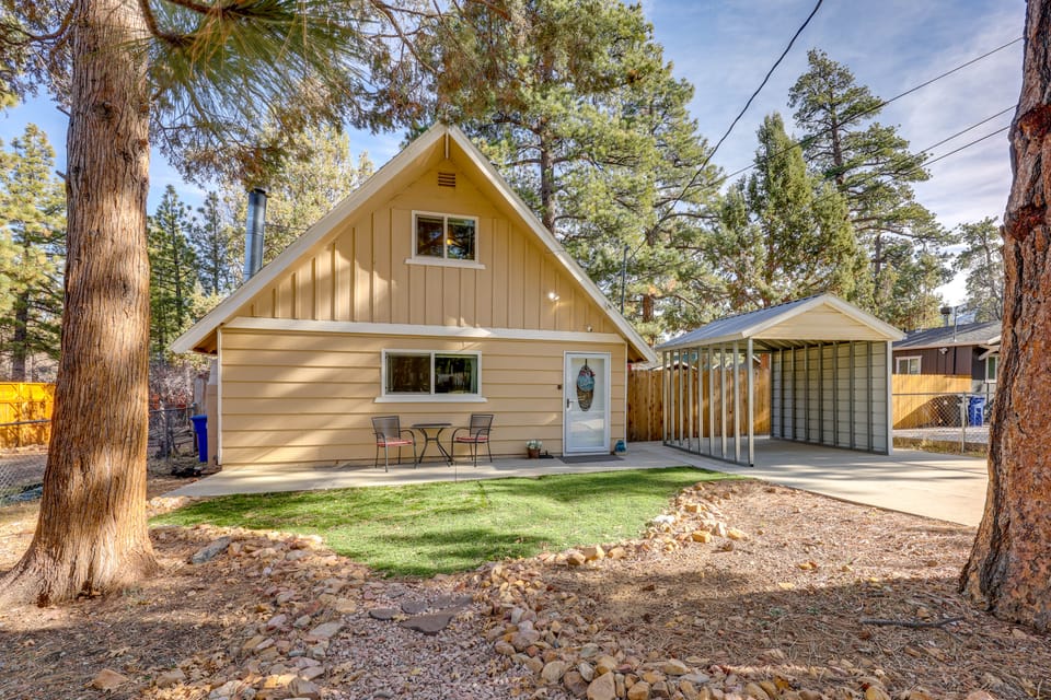 Hot Tub + Game Room: Group Getaway in Big Bear! House in Southern California