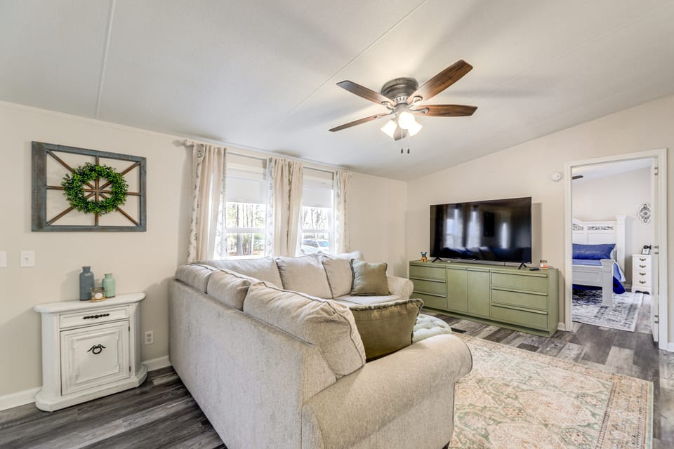 Coastal Retreat Near Camp Lejeune, Dogs Welcome! House in North Carolina