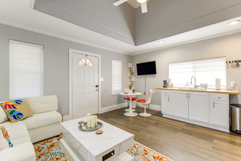 Forest-View Gem in Grantville w/ Wraparound Deck House in Georgia