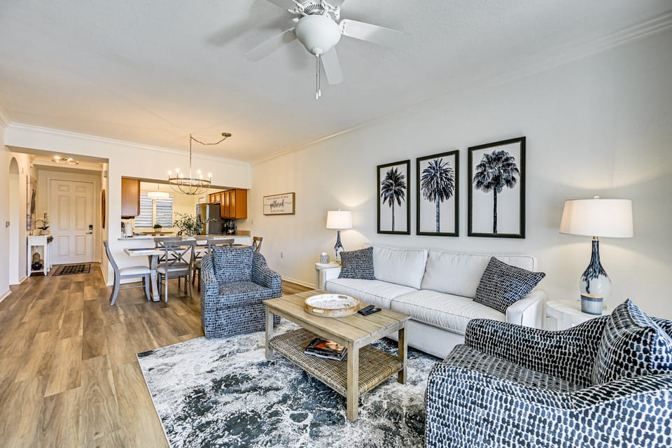 8 Mi to Dtwn Naples: Condo w/ Resort Amenities! Apartment in Collier County
