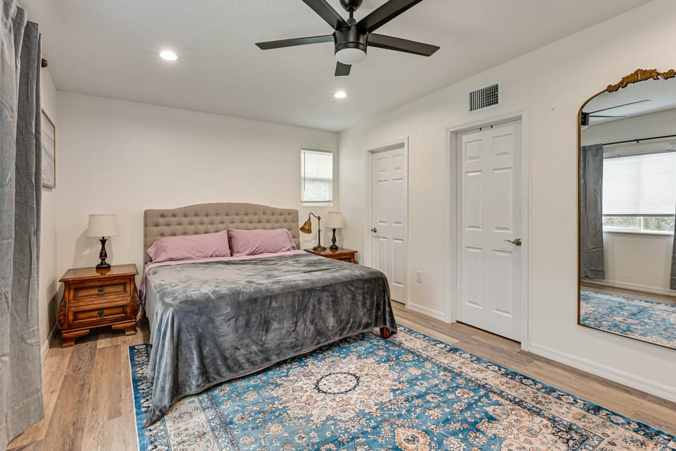 'The Hangar Retreat' Aviation-Themed Stay in Lutz Apartment in Wesley Chapel