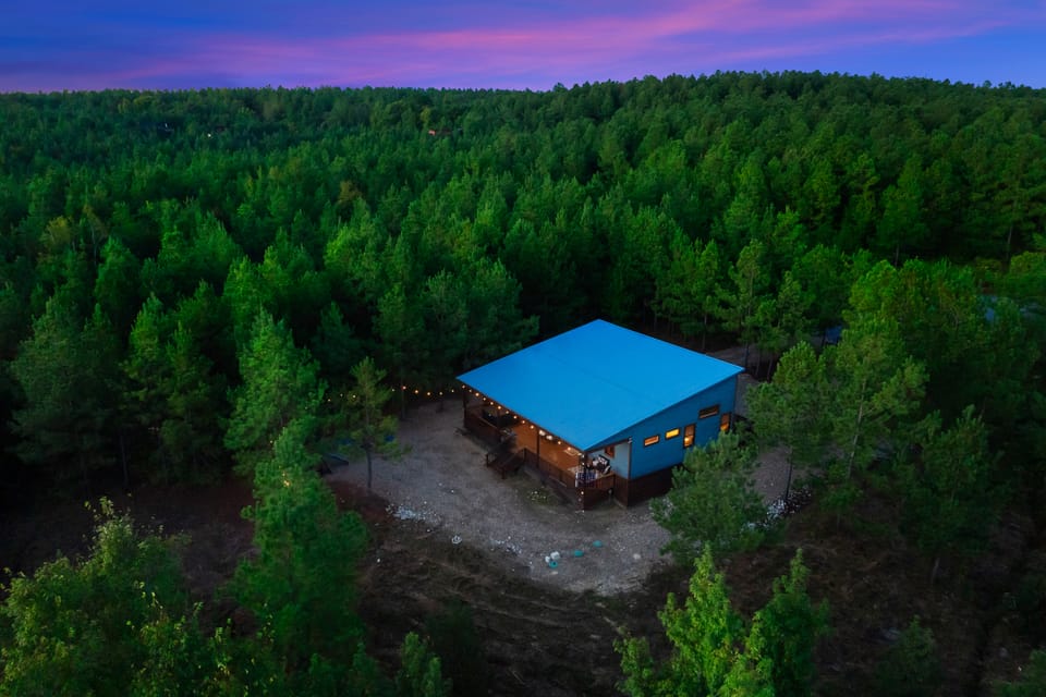 Families w/ Dogs Welcome! Cabin 5 Mi to Hochatown House in Broken Bow