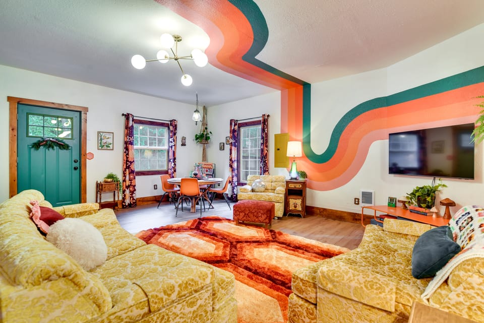 70s Retro Retreat in Rhododendron! Mt Hood Base House in Clackamas County