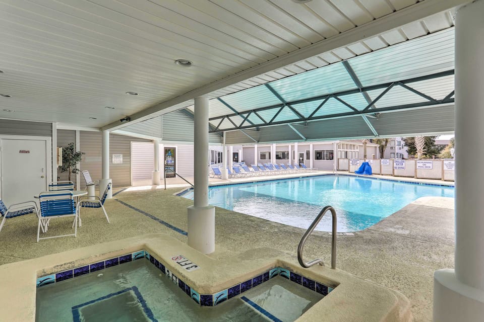 Ocean Breezes & 2 Pools: 1 Block to the Sand Apartment in South Carolina