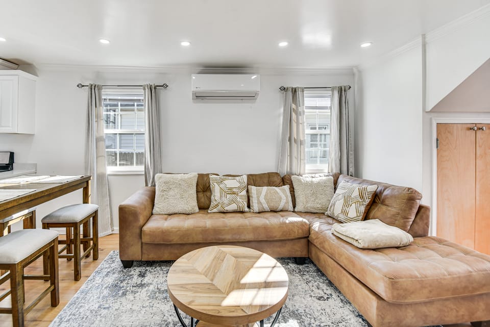 2 Mi to Naval Base: Walkable Norfolk Retreat Apartment in Norfolk