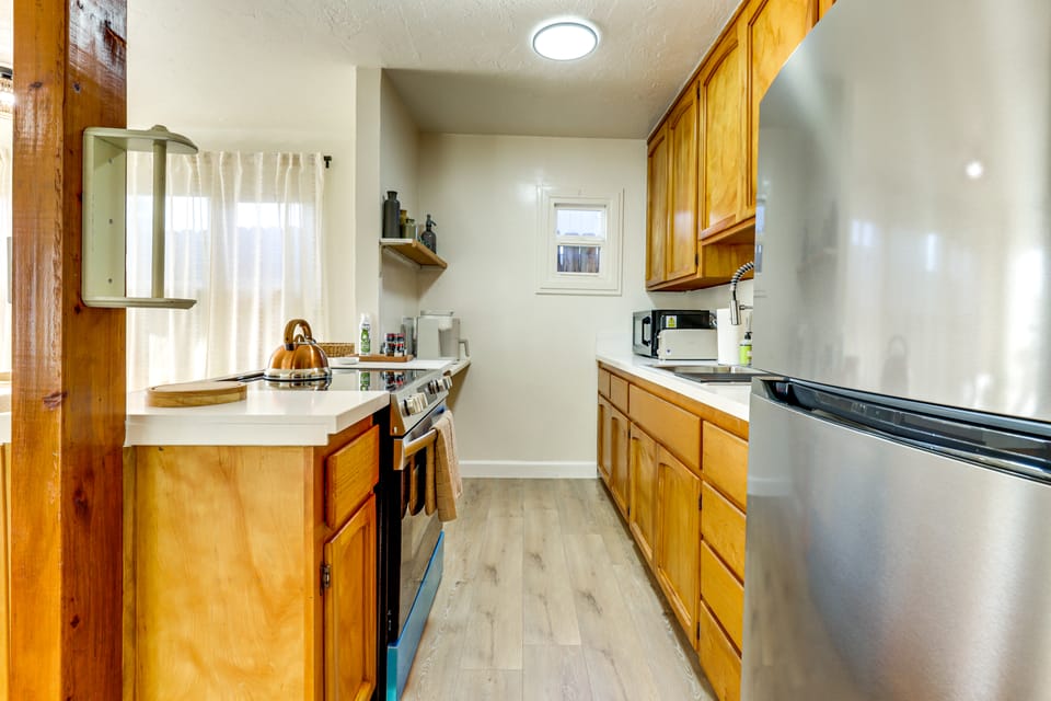 Clear Lake Living! Pet-Friendly Gem w/ Fenced Yard House in Lakeport