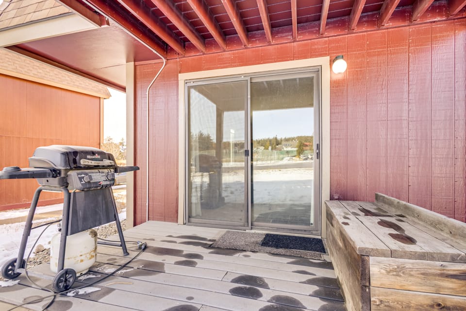 Cozy Condo: Steps to Free Winter Park Shuttle! Apartment in Fraser