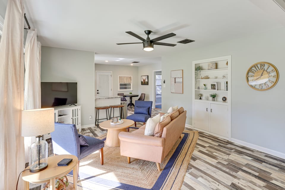 3 Mi to Rose Garden: 'Serenity Place' w/ Fire Pit! House in Tyler
