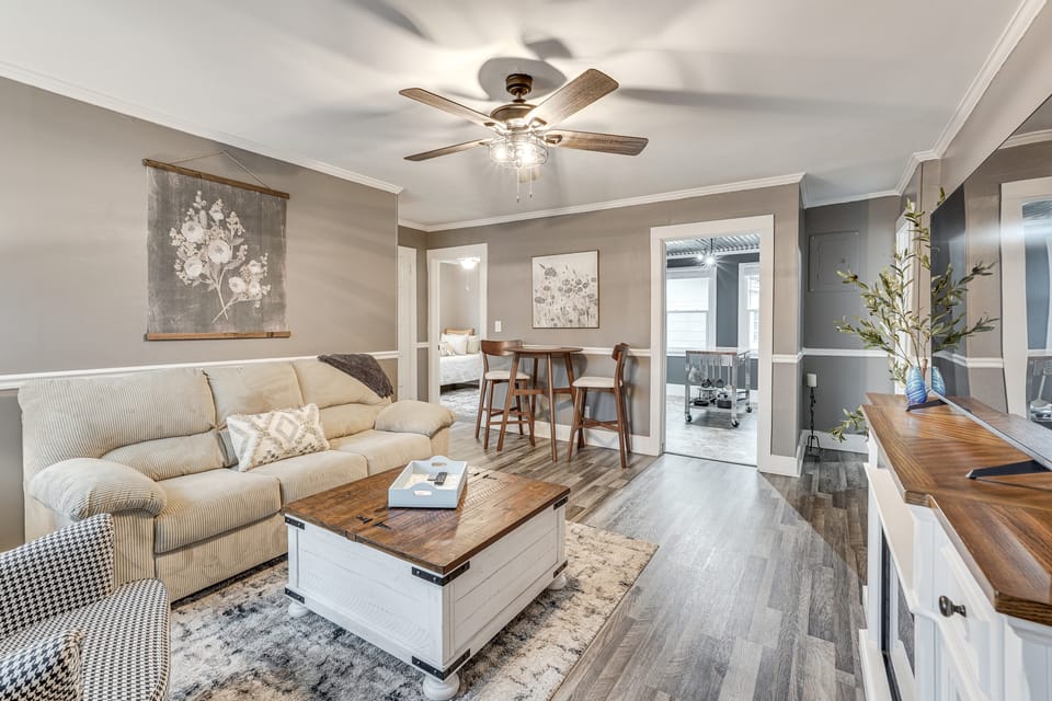 Couple's Retreat 2 Mi to Uptown Greenwood! Apartment in South Carolina