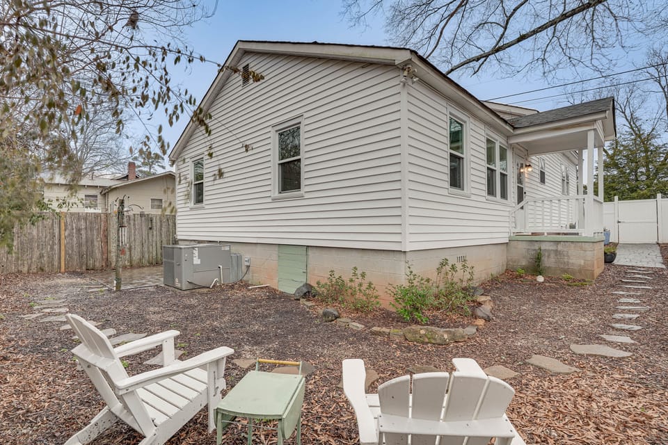 Couple's Retreat 2 Mi to Uptown Greenwood! Apartment in South Carolina