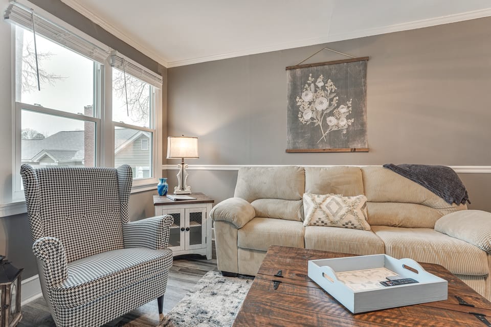Couple's Retreat 2 Mi to Uptown Greenwood! Apartment in South Carolina