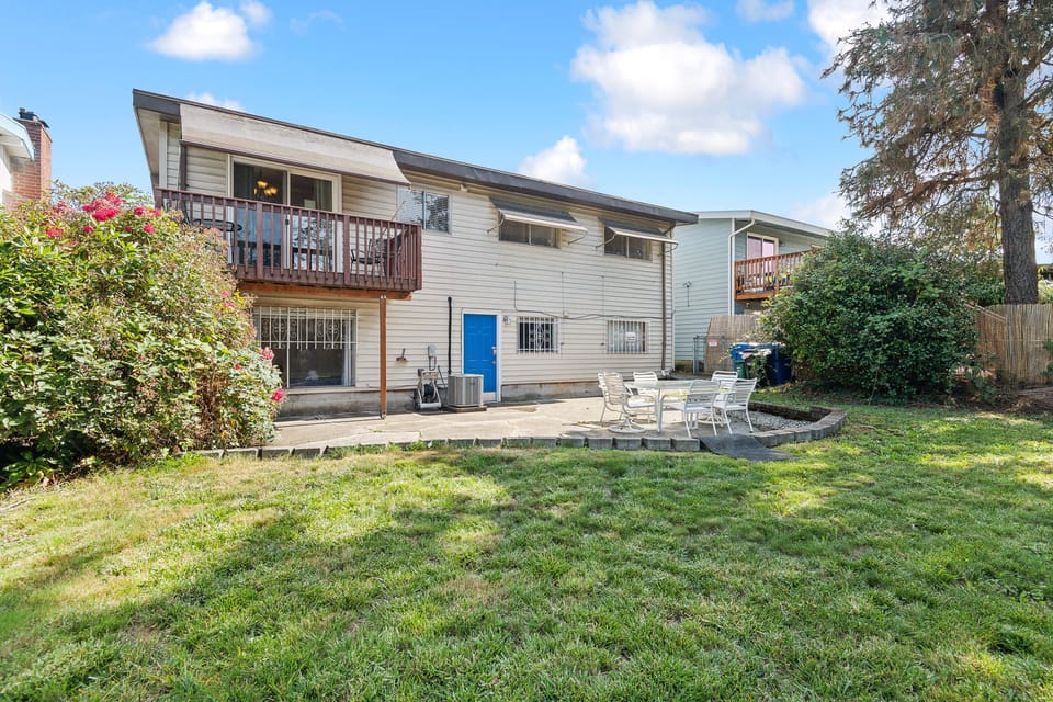 6 Mi to Downtown Seattle: Family Home w/ Yard House in Seattle