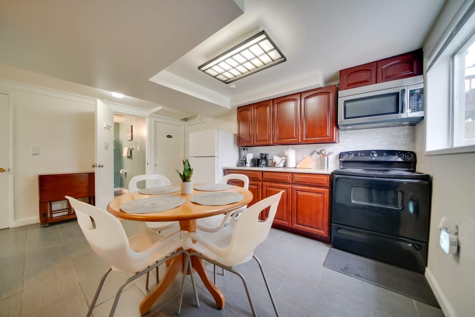 6 Mi to Downtown Seattle: Family Home w/ Yard House in Seattle