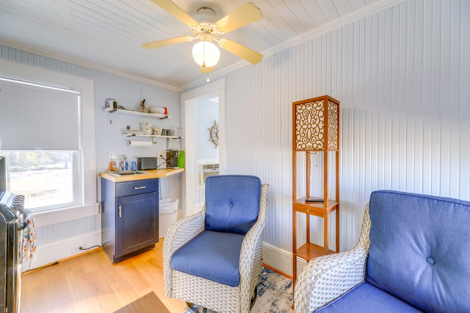 Relax Fireside: Retreat 1 Mi to Davis Ferry Cottage in North Carolina