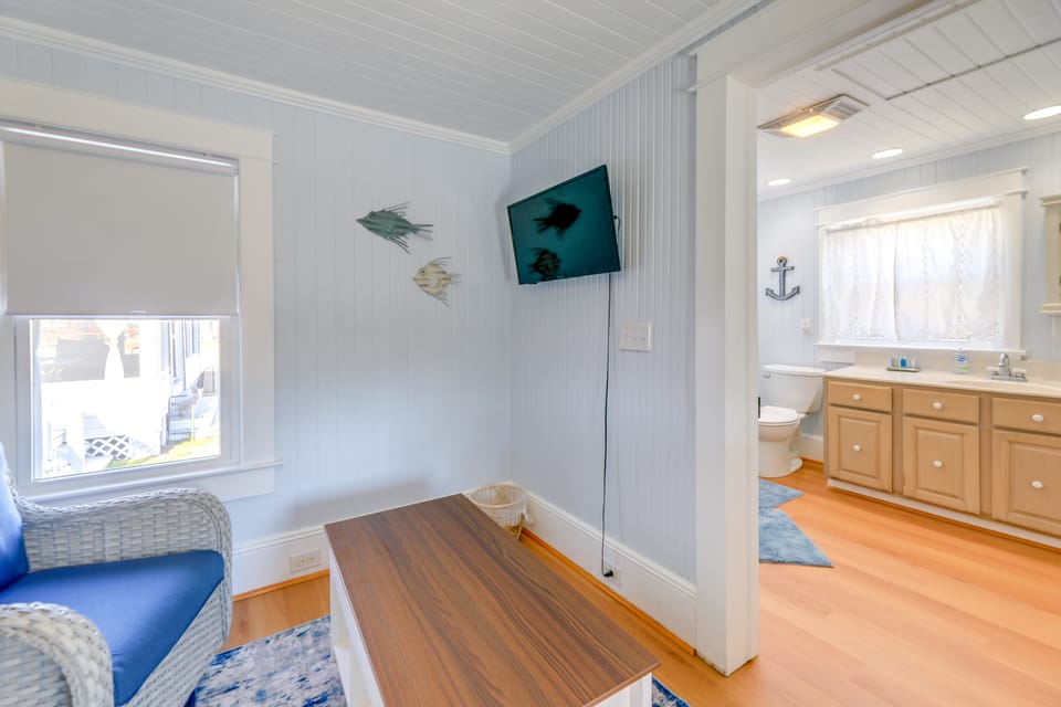 Relax Fireside: Retreat 1 Mi to Davis Ferry Cottage in North Carolina