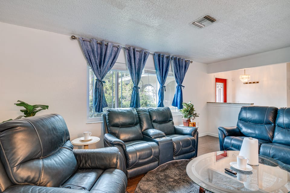 Location, Location, Location! Direct Gulf Access House in Port Charlotte