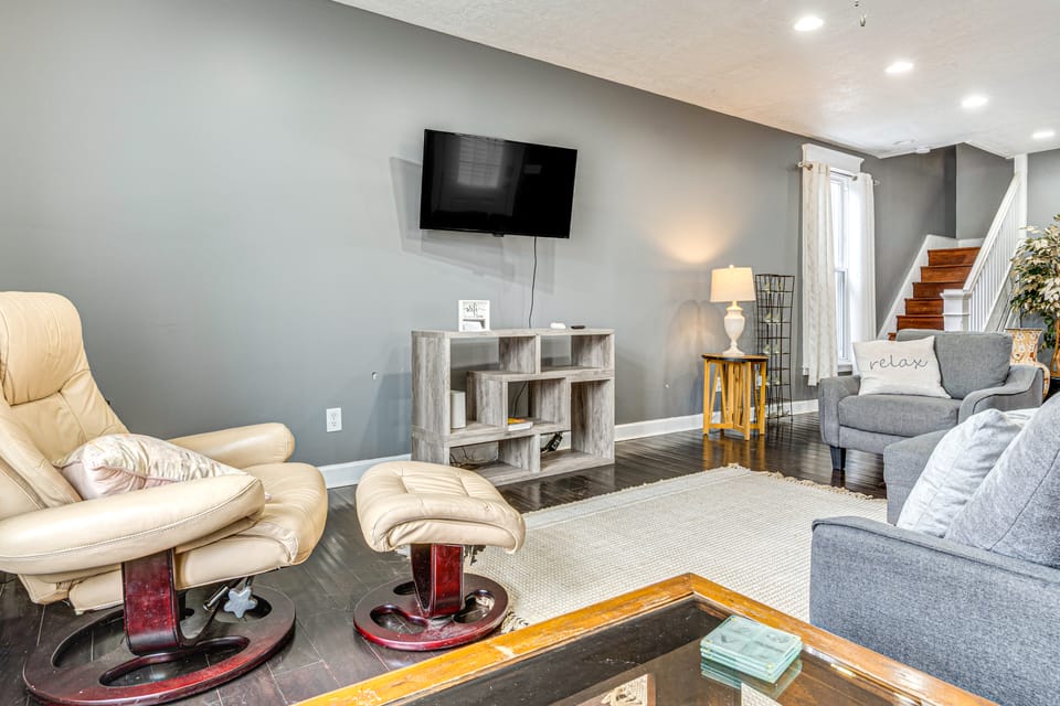 3 Mi to Dtwn Indy: Bright Home w/ Furnished Deck House in Indianapolis