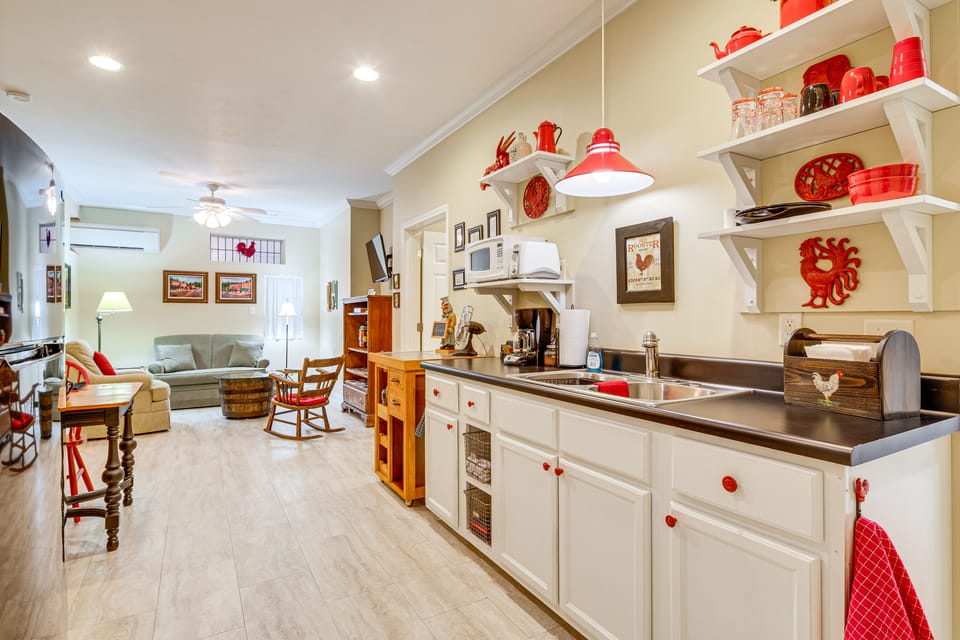 Walk to Main Street: Saluda Escape w/ Garden Patio Apartment in Saluda