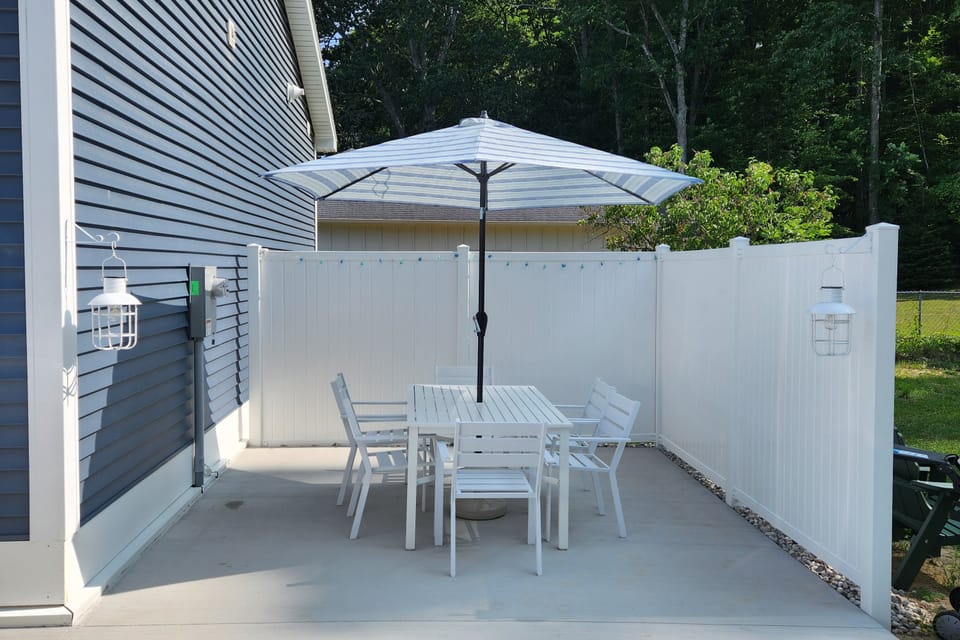 6 Mi to Traverse City! All-Season Family Getaway House in Michigan