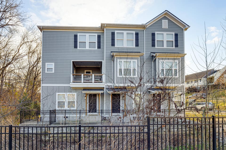6 Mi to Broadway: Nashville Townhome w/ Balcony! Apartment in Nashville
