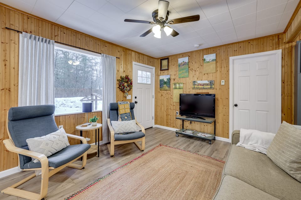 Fish, Bike & Hike! Wooded Irons Getaway Near River Cottage in Michigan