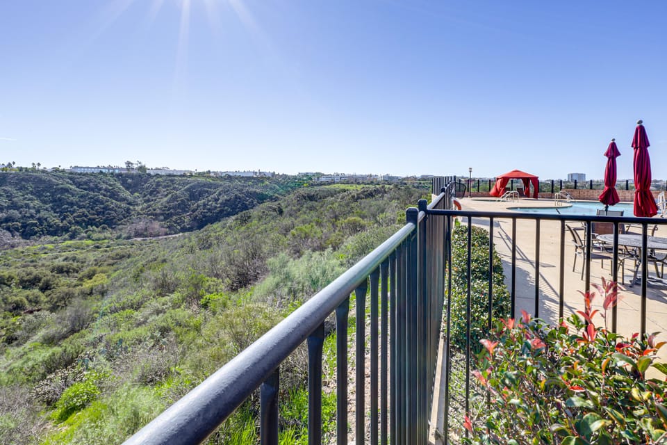 Central SD Hub! 2BR w/ Home Office, Community Pool Apartment in San Diego