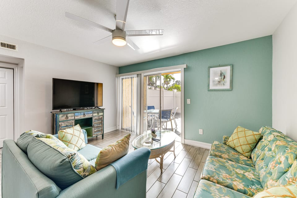 4 Mi to Siesta Key Beach: Condo w/ Private Patio Apartment in Gulf Gate Estates