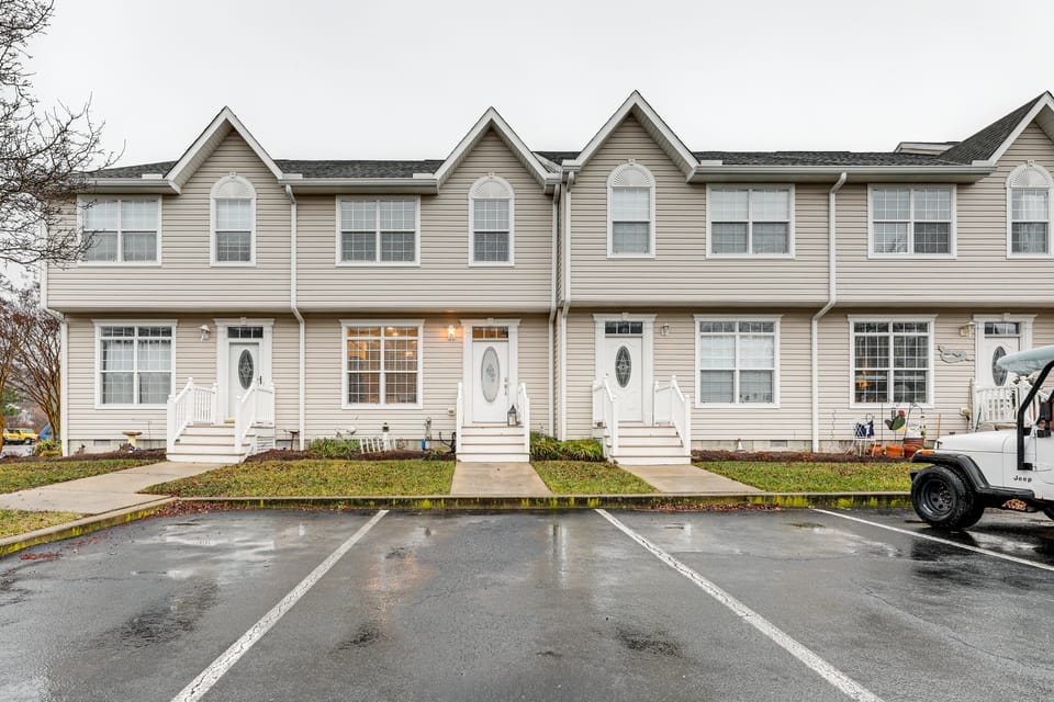 2 Mi to Bethany Beach: Townhome w/ Pool Access! Apartment in Ocean View