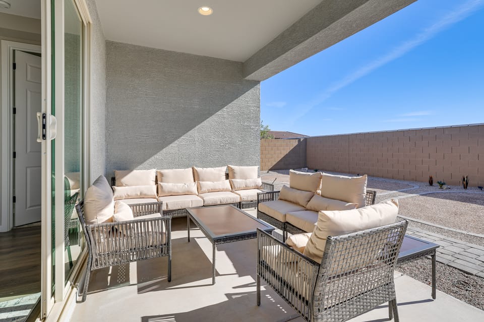 Serene Outdoor Space: Group Getaway in Maricopa! House in Maricopa