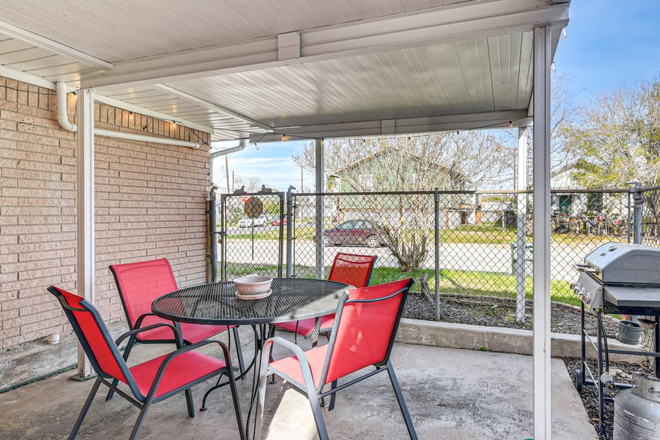 2 Mi to Beach: Couple's Retreat in Galveston Apartment in Galveston Island